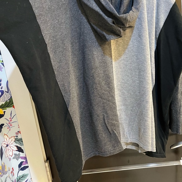 Cabi oversized sweater hoodie size L - Picture 4 of 4